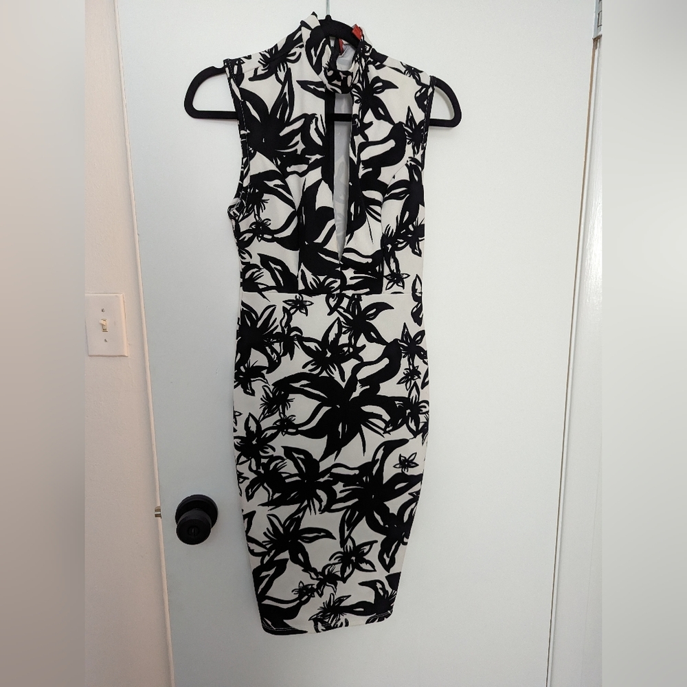 Akira Chicago Black and White Floral Print Deep Cut Size Medium